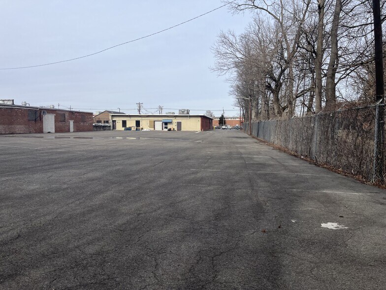 More Photos Of 2137 Hamilton Ave, Hamilton Light Distribution For Sale