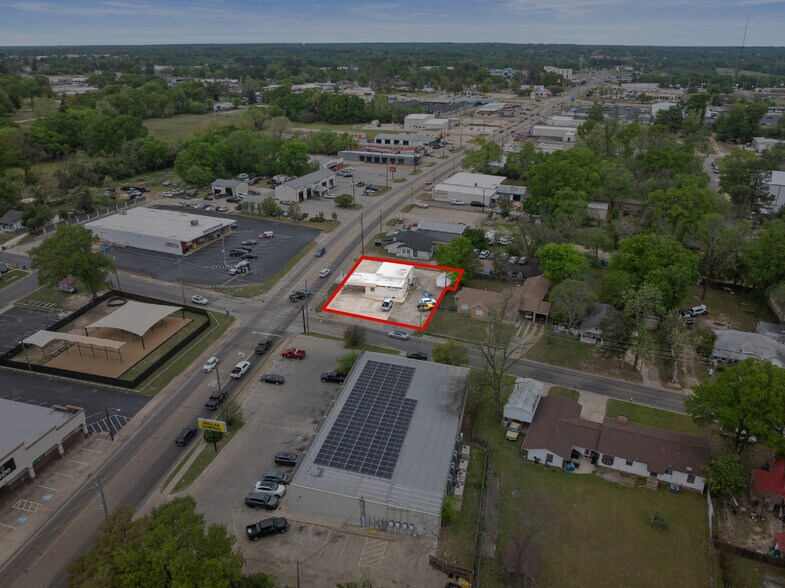 More Photos Of 1202 N Jefferson Ave, Mount Pleasant Specialty For Sale