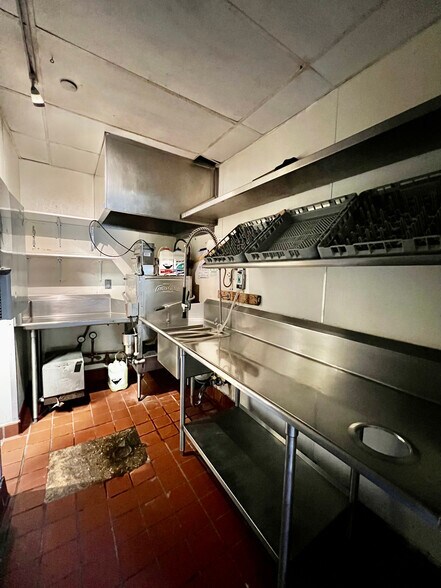 More Photos Of 14572 Big Basin Way, Saratoga Storefront For Lease