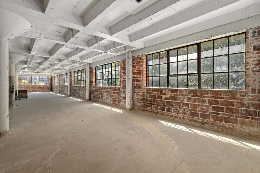 More Photos Of 1701 Commerce St, Houston Loft Creative Space For Lease