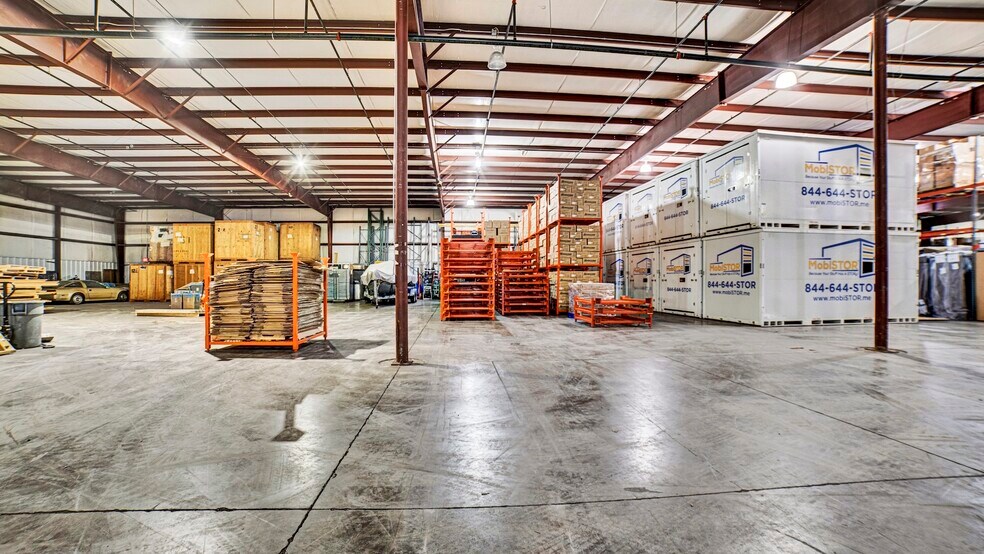 More Photos Of 961 N Main St, Mansfield Warehouse For Lease