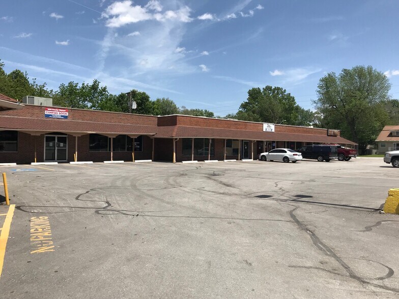 More Photos Of 6 E Monroe St, Buckner Storefront For Sale