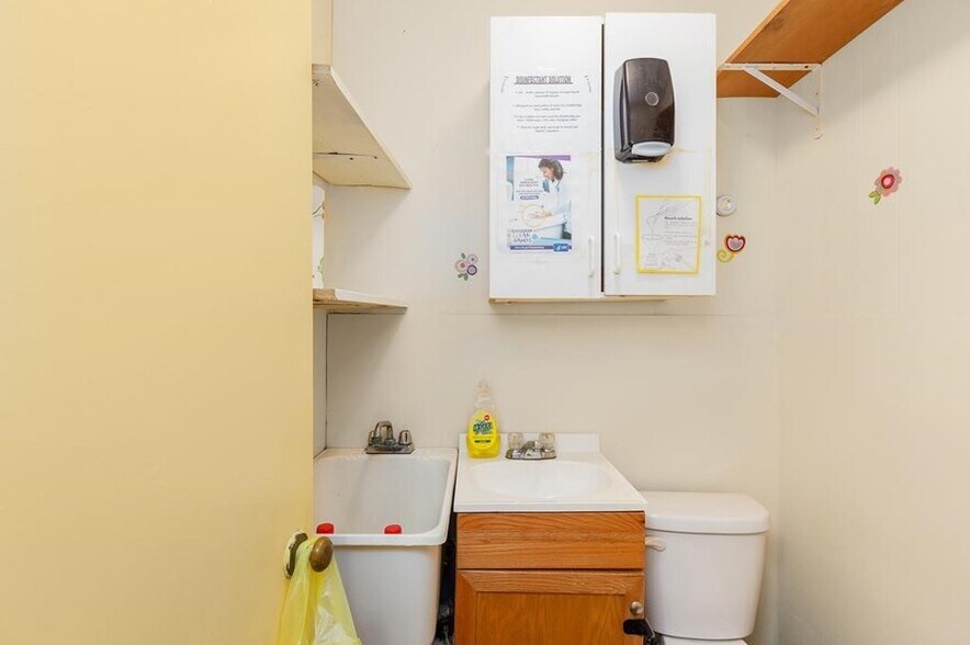 More Photos Of 806 Pershing Ave, Lufkin Daycare Center For Sale