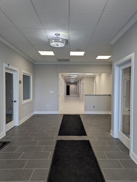 More Photos Of 340-358 W Maple St, New Lenox Storefront For Sale