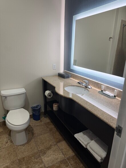 More Photos Of 6604 Londonderry Way, Union City Hotel For Sale