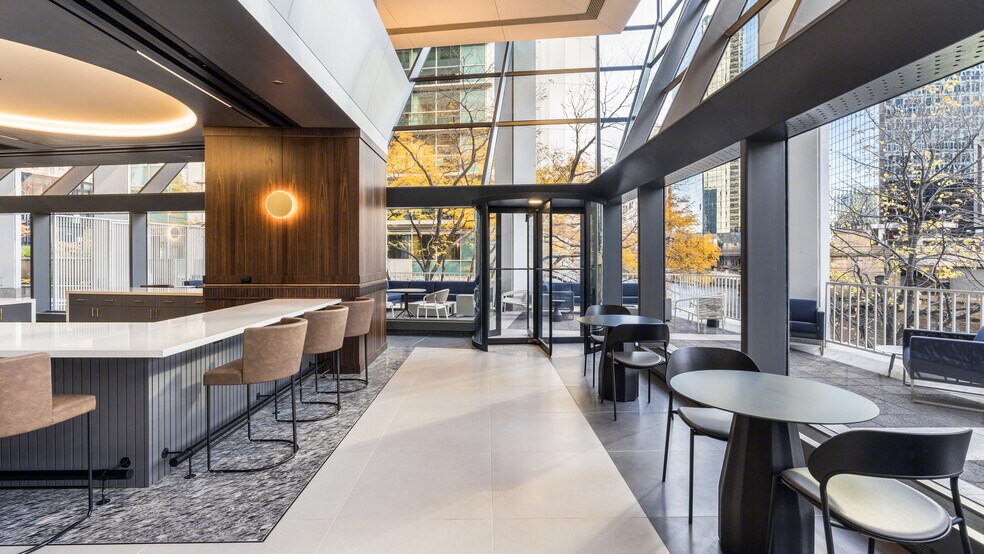 More Photos Of 200 S Wacker Dr, Chicago Office For Lease