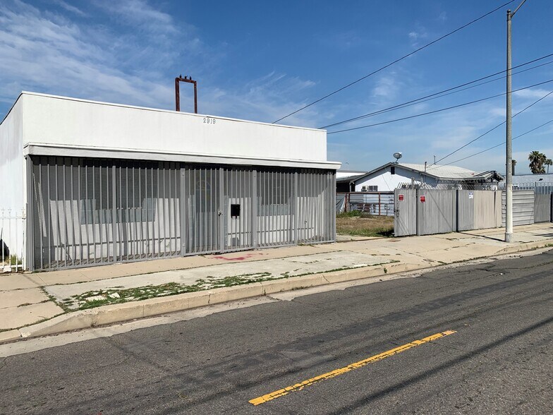 Primary Photo Of 2915-2919 Southwest Dr, Los Angeles Warehouse For Lease