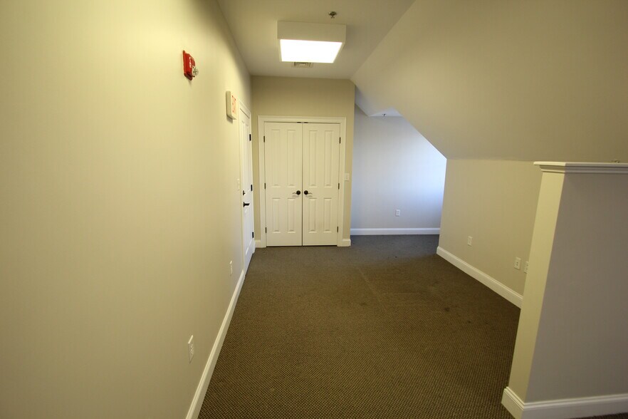 More Photos Of 162 Park St, North Reading Storefront Retail Residential For Lease