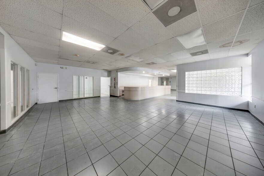 More Photos Of 2901 NW 17th Ave, Miami Office For Sale