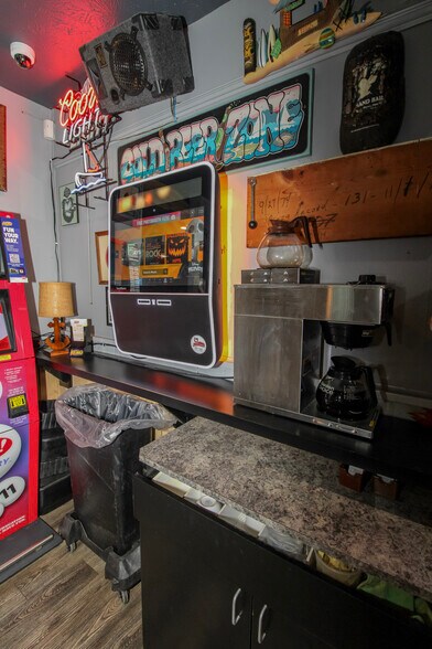 More Photos Of 54 McKinley St, Huron Bar For Sale