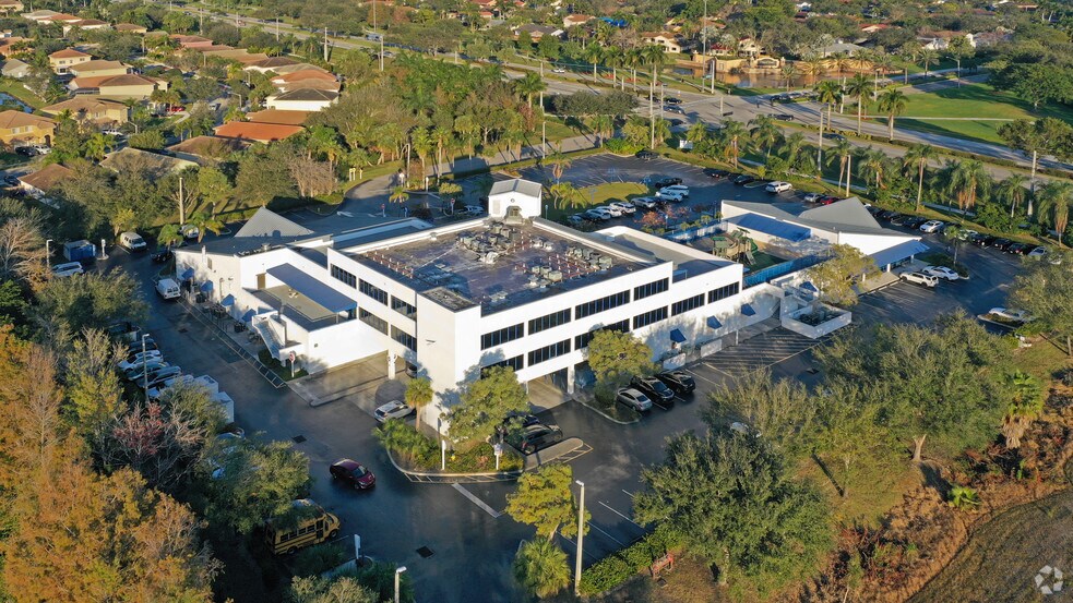 More Photos Of 20170 Pines Blvd, Pembroke Pines Health Club For Lease