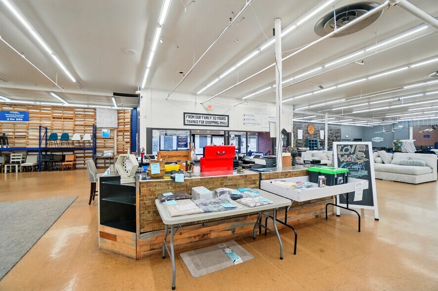 More Photos Of 50 Eswin St, Cincinnati Freestanding For Sale