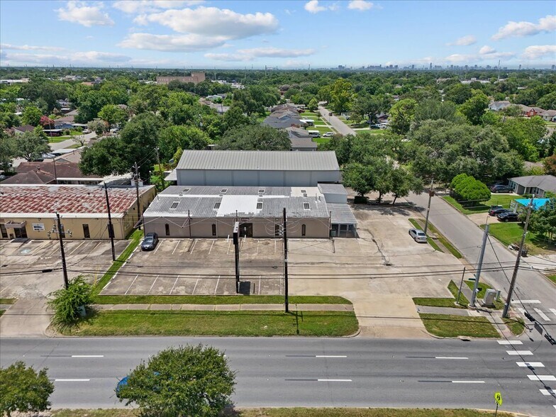 Primary Photo Of 3700 Reveille St, Houston Freestanding For Lease