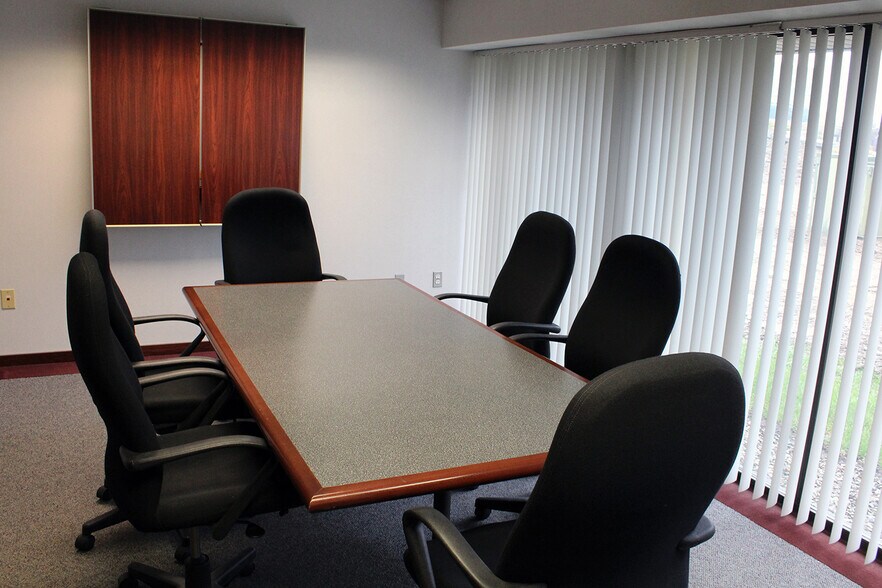 More Photos Of 200 E Big Beaver Rd, Troy Office For Lease