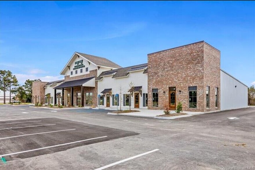 More Photos Of 1920 E McNeese St, Lake Charles Office For Lease