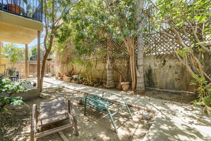 More Photos Of 11943 Kiowa Ave, Los Angeles Apartments For Sale