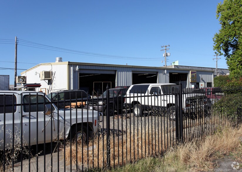 More Photos Of 8532 Clovely Ln, Sacramento Auto Repair For Sale