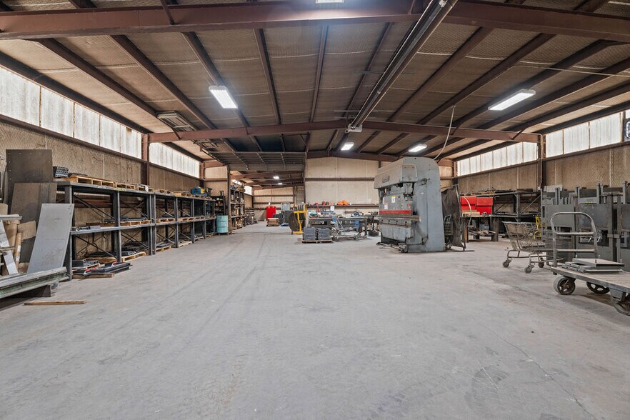 More Photos Of 3917 Clovis Rd, Lubbock Warehouse For Lease