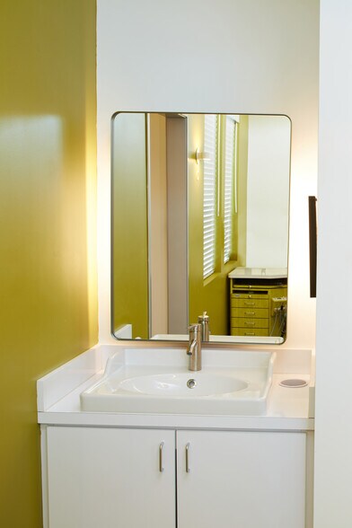 More Photos Of 21202 Market Rdg, San Antonio Unknown For Lease