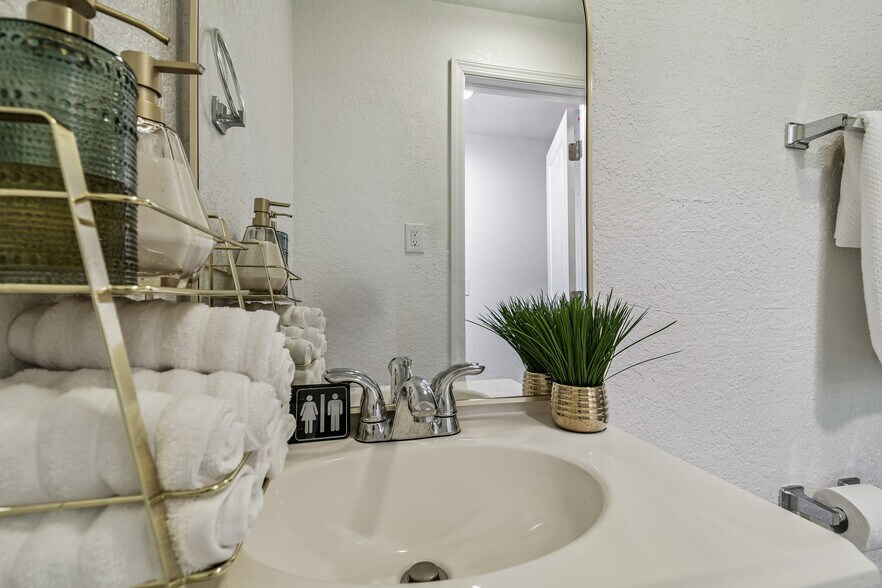 More Photos Of 5445 6th St, Zephyrhills Medical For Sale
