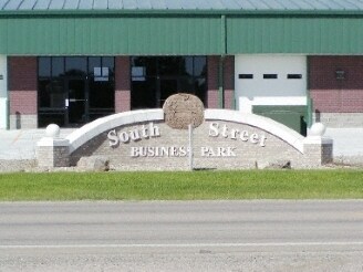 More Photos Of 500 W South St, Lincoln Flex For Lease