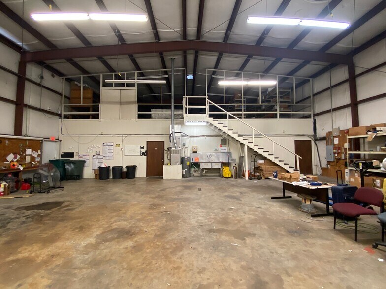 More Photos Of 4950 Washington Blvd, Beaumont Light Manufacturing For Sale