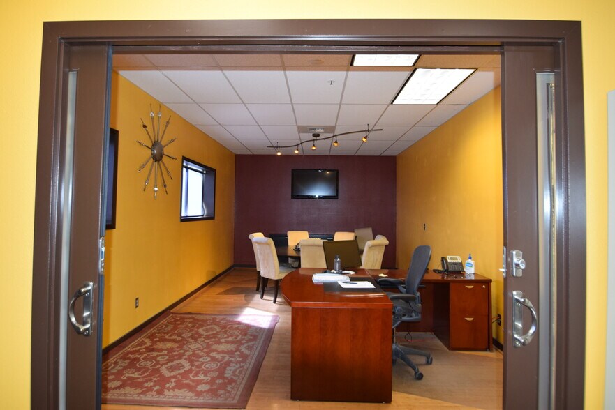 More Photos Of 812 C St, Culver Distribution For Sale