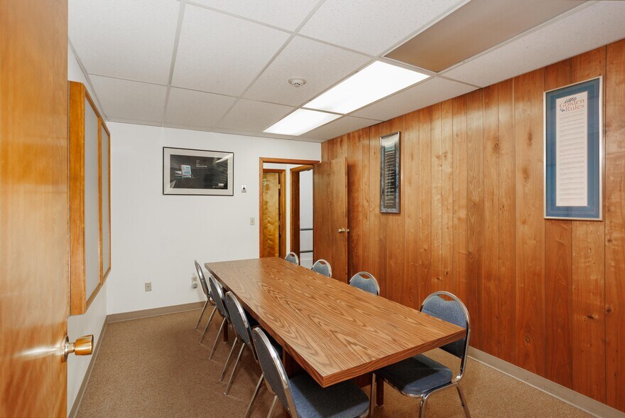 More Photos Of 835 SE 17th Ave, Portland Office For Sale