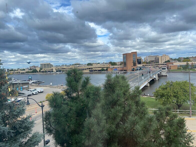 More Photos Of 600 S Main St, Oshkosh Office For Lease