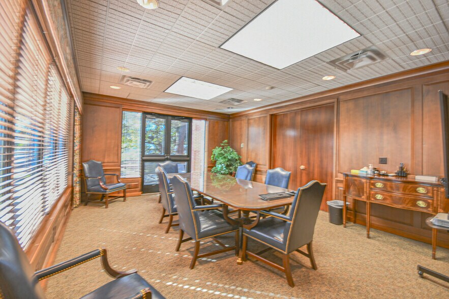 More Photos Of 220 Mckenzie Ave, Panama City Office For Sale