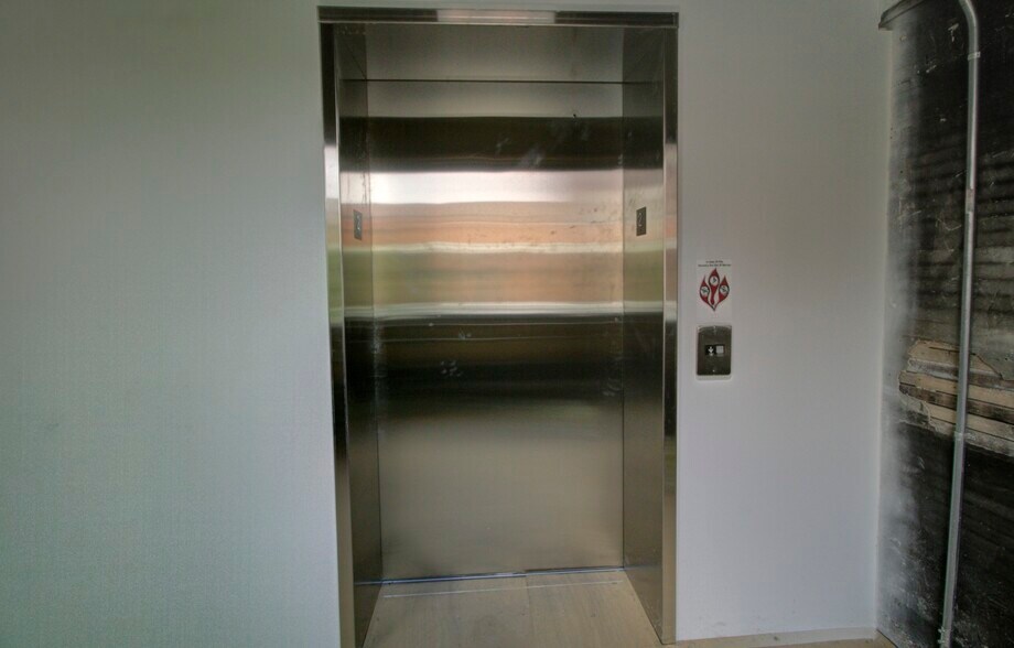 More Photos Of 224 E Main St, Ottawa Office For Sale