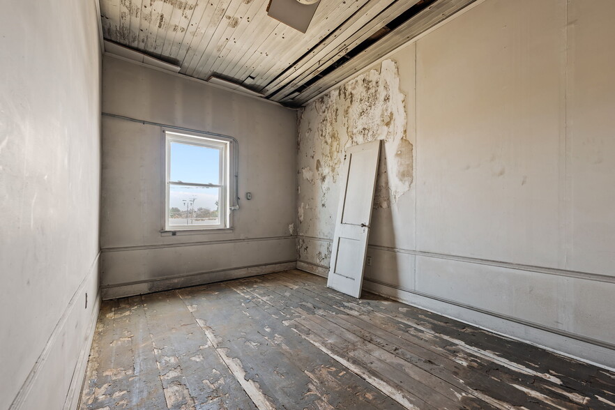 More Photos Of 101-105 S Scales St, Reidsville Storefront Retail Office For Sale