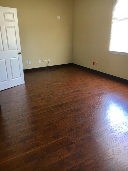 More Photos Of 15048 US Highway 75, Van Alstyne Specialty For Lease