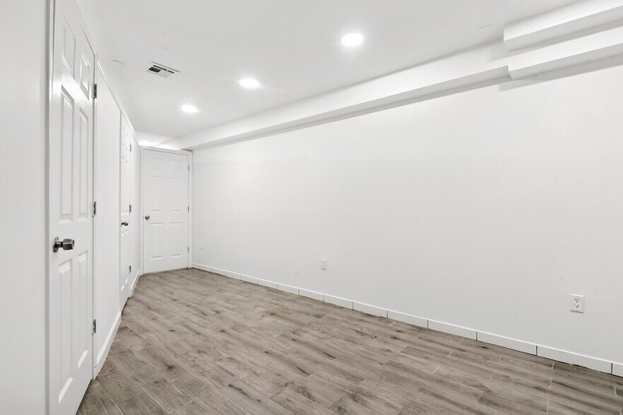 More Photos Of 727 Washington Ave, Brooklyn Storefront For Lease