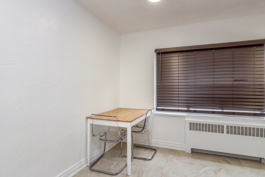 More Photos Of 2709 Lake Shore Dr, Toronto Apartments For Sale