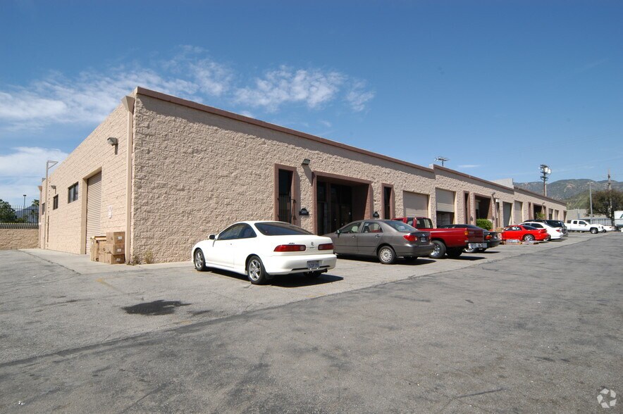 More Photos Of 12860-12872 Foothill Blvd, Sylmar Warehouse For Lease