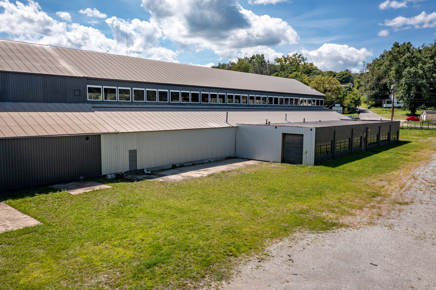 More Photos Of 800 N Water Ave, Sharon Service For Sale