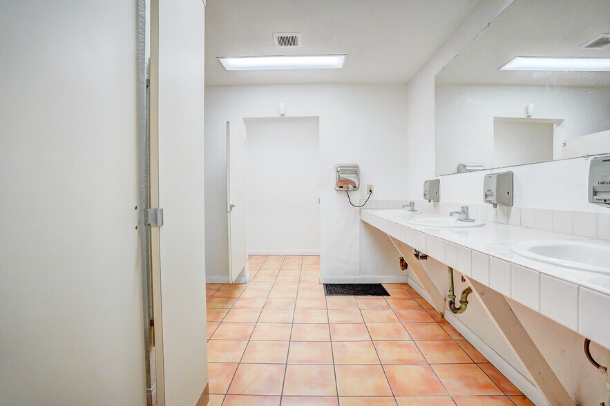 More Photos Of 950 S Central Ave, Compton Schools For Sale