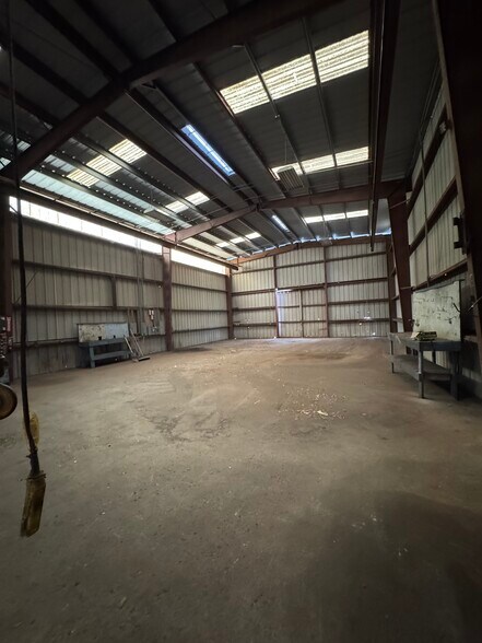 More Photos Of 2038 Saratoga Blvd, Corpus Christi Warehouse For Lease