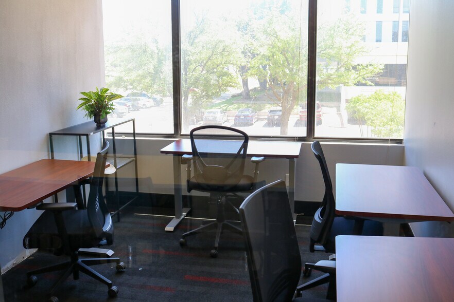 More Photos Of 1903 Central Dr, Bedford Coworking Space