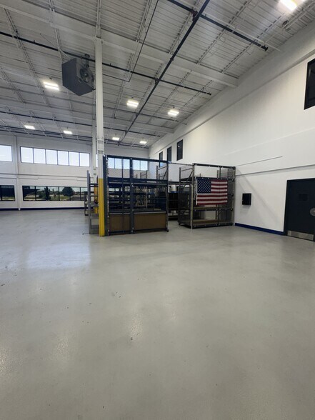 More Photos Of 621 Busse Rd, Bensenville Warehouse For Lease