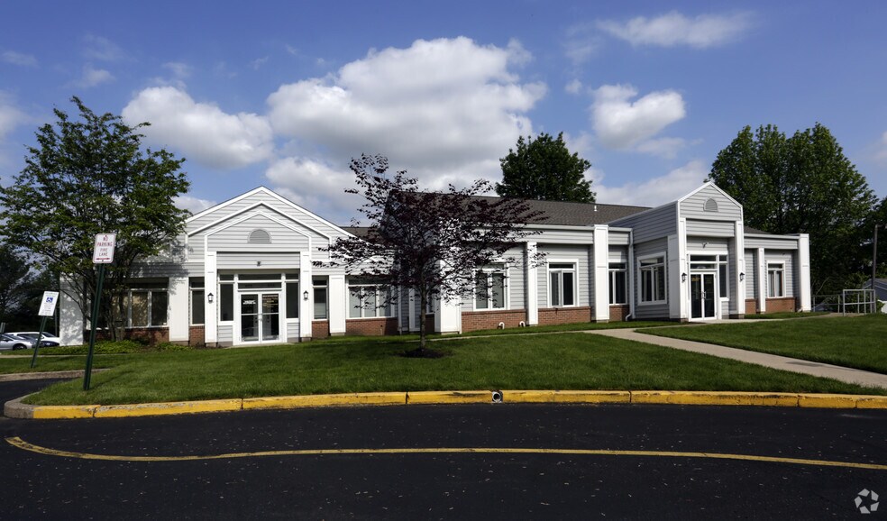 More Photos Of 400-415 Executive Dr, Langhorne Medical For Lease