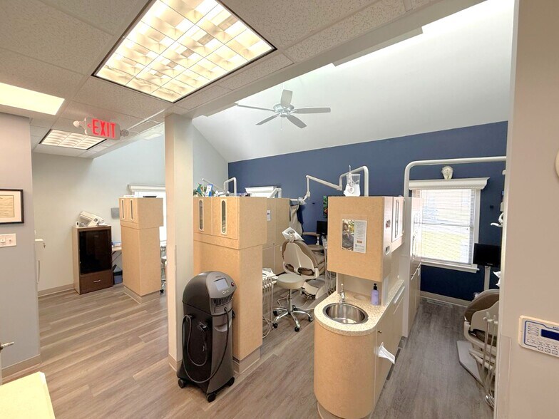 More Photos Of 1550-1558 McDaniel Dr, West Chester Office For Sale