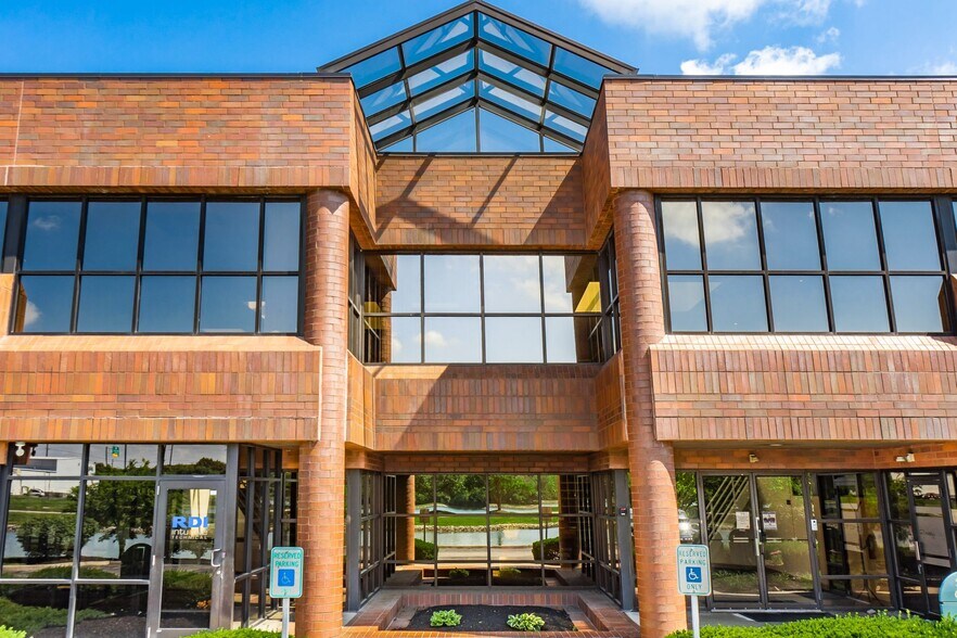 More Photos Of 600 Lakeview Plaza Blvd, Worthington Office For Lease