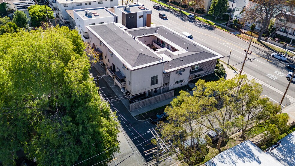 More Photos Of 12070 Woodbridge St, Studio City Apartments For Sale