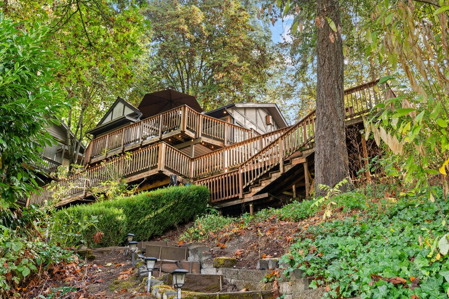 More Photos Of 1824 SW Greenway Cir, West Linn Specialty For Sale