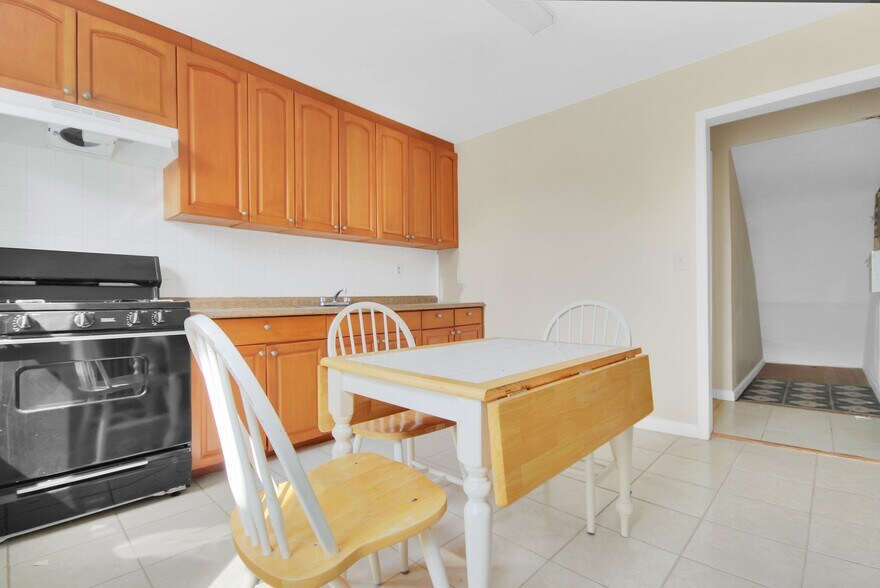 More Photos Of 2477 State Route 57, Stewartsville Storefront Retail Residential For Lease