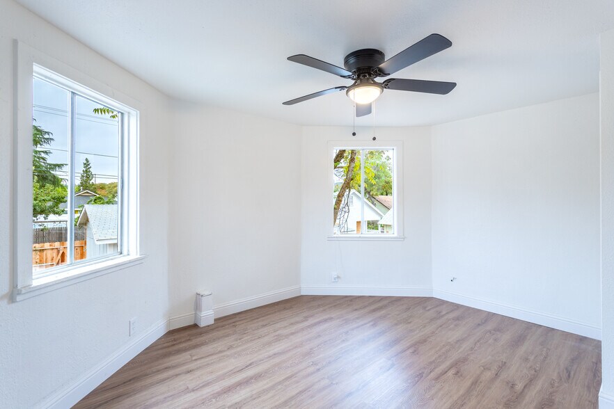 More Photos Of 1025 Parkview Ave, Redding Multifamily For Sale