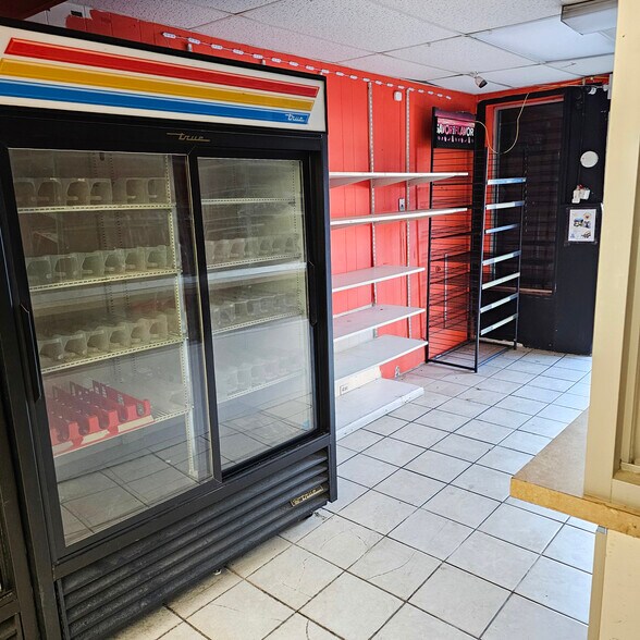 More Photos Of 5307 York Rd, Baltimore Storefront Retail Residential For Sale