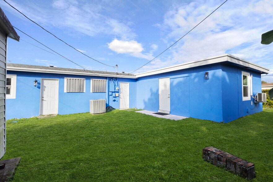 More Photos Of 1510 SW 68th Ter, North Lauderdale Healthcare For Sale